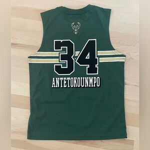 Giannis Antetokounmpo jersey. Milwaukee Bucks. Youth medium (10-12). EUC.